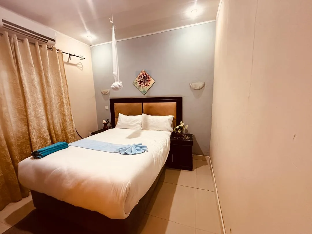 Royal Olympia Lodge & Safaris guest room